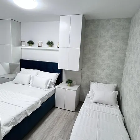 Srebrno Jezero Mina 公寓