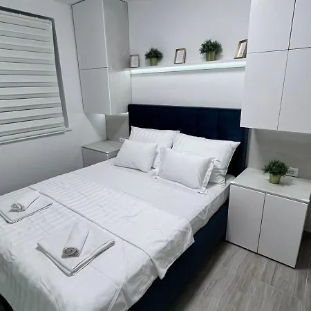 Srebrno Jezero Mina 公寓